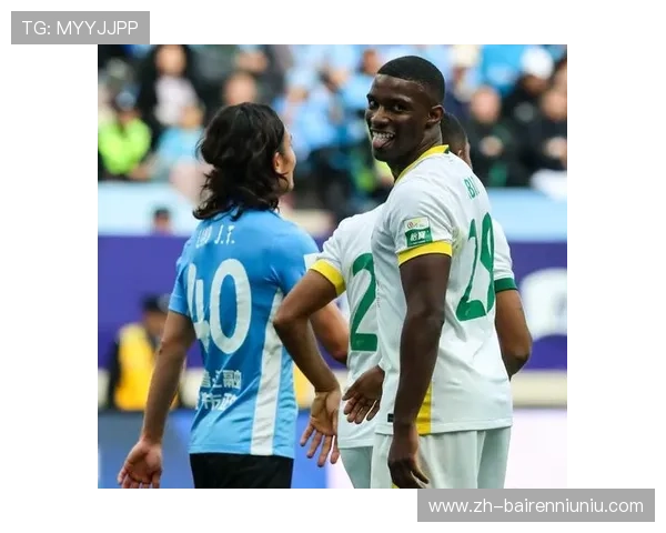 法比奥大四喜后与队友相拥,国安更衣室狂欢庆祝金靴